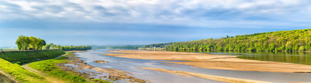 The Loire river between Angers and Saumur, France The Loire river between Angers and Saumur - France, Maine-et-Loire loire valley photos stock pictures, royalty-free photos & images