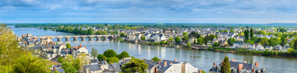 panorama de saumur sur la loire en france - pays de la loire photos et images de collection