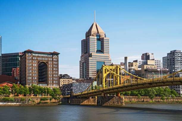 istock Great View of Pittsburgh 686780300