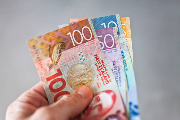 nuova zelanda contanti, denaro o valuta - currency bill paper number 50 foto e immagini stock