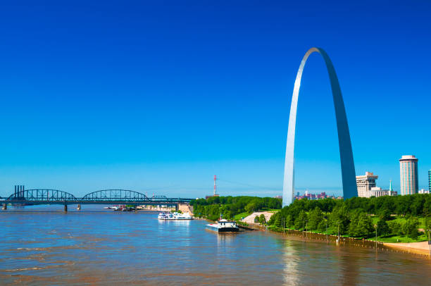 istock Gateway Arch and the Mississippi River 686809168