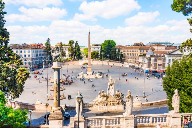 vista panorámica de la piazza del popolo con visitas de turistas. - people of freedom italian party fotografías e imágenes de stock