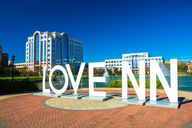Newport News "Love NN" Sign and City Center Newport News, United States - November 13, 2015: “Love NN” sign (“Love Newport News”) in Newport News’ City Center, with office buildings and a small lake with fountains in the background.  Newport News is part of the Hampton Roads / Virginia Beach area. hampton virginia photos stock pictures, royalty-free photos & images