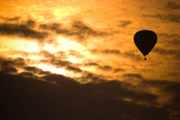 istock Silhouette hot air balloon 686863678
