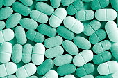 bunte-medizin-pillen-und-tabletten.jpg?b=1&s=170x170&k=20&c=HHS3hfSRiq1qNHObyMyESDwLjDnVgiy0H3aKwXYKJU4=