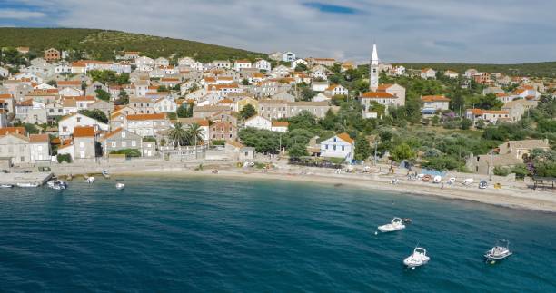 istock Townscape of island Unije 686947548