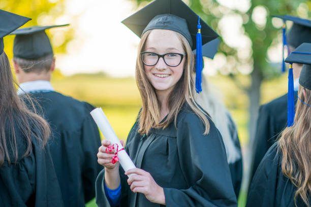 szczęśliwy absolwent - high school student graduation education friendship zdjęcia i obrazy z banku zdjęć