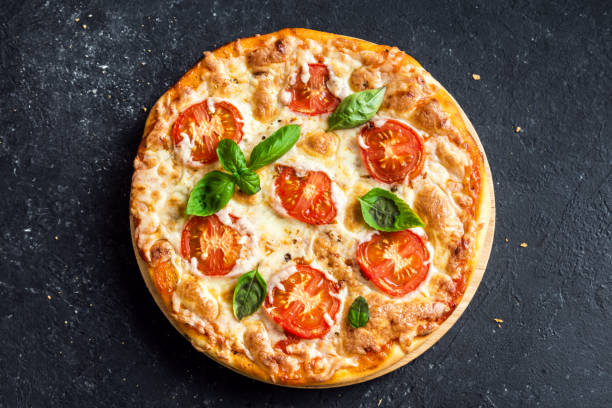 pizza margherita - healthy eating italian culture traditional culture close up - fotografias e filmes do acervo