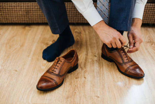 istock Business man dressing up with classic, elegant shoes. 686957590
