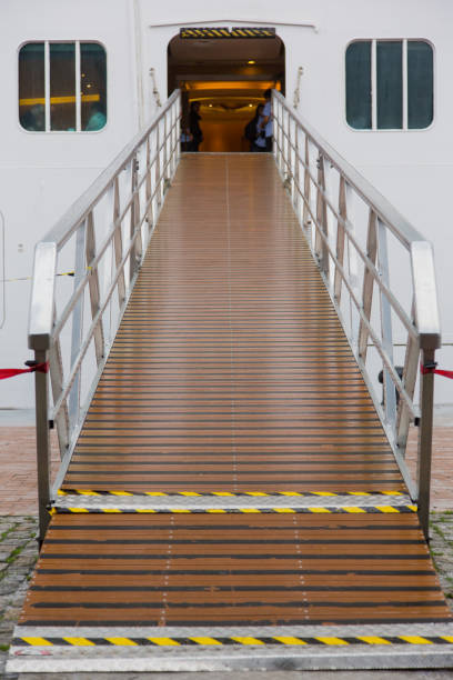 cruise entry platform fron view - gangplank imagens e fotografias de stock