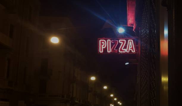 istock Pizza neon light in the night 687037120
