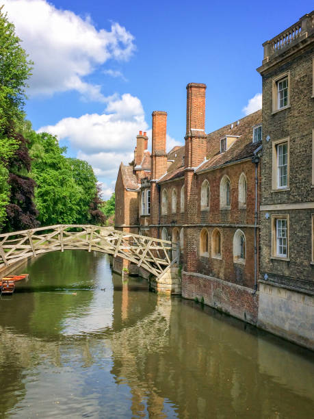 Mathematical bridge on the river Cam and the Queen's college university of Cambridge, in Cambridge, UK Mathematical bridge on the river Cam and the Queen's college university of Cambridge, in Cambridge, UK queens college stock pictures, royalty-free photos & images