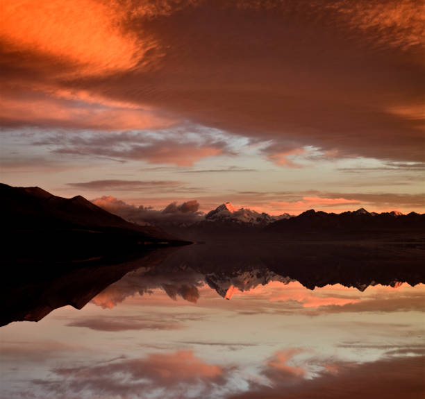 istock Mount Cook New Zealand Sunrise 687123712