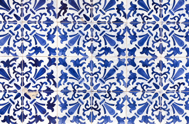 azulejos decorativos portugueses ornamentados tradicionales azulejos - spanish tiles fotografías e imágenes de stock