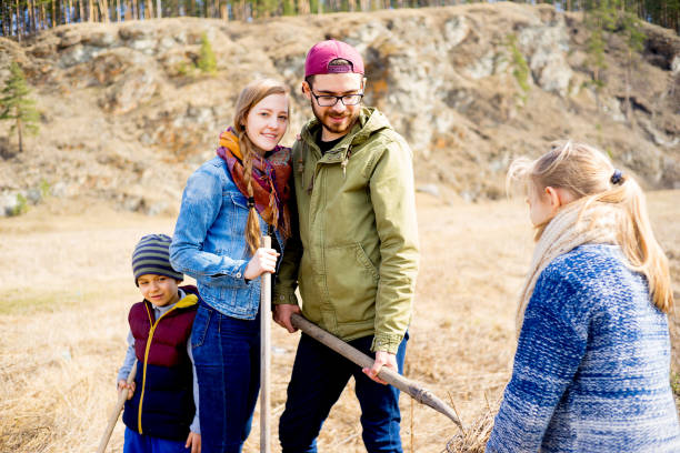 istock Family is cleaning outside 687155276