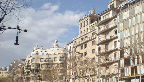 paseo de gracia road a barcellona - la pedrera barcelona catalonia balcony foto e immagini stock