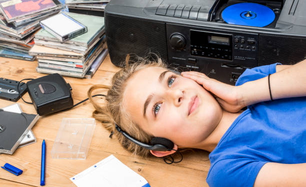 anos noventa cabeçalho de música - cd player - fotografias e filmes do acervo