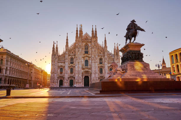 Piazza del Duomo an Cathedral, Milan at sunrise The Duomo di Milano (Milan Cathedral) with the Piazza del Duomo galleria vittorio emanuele ii stock pictures, royalty-free photos & images