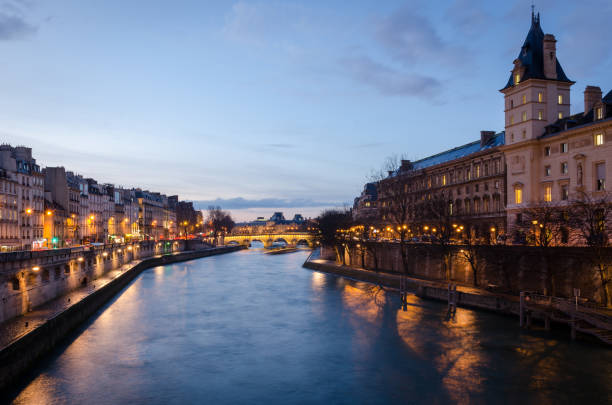istock Paris scenic view on Seine and Pont Neuf at twilight 687254042