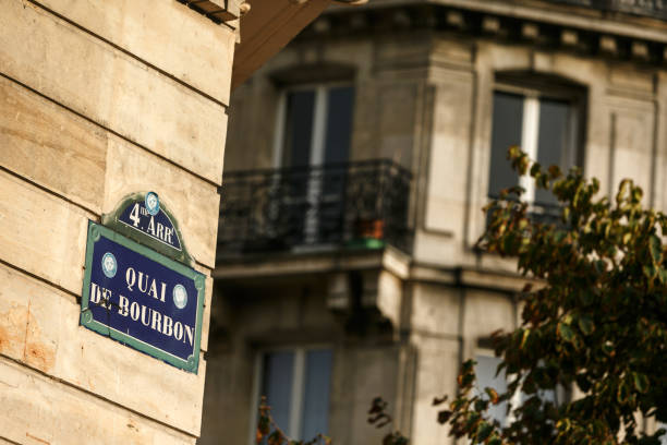 istock Quai de Bourbon sign IV Arrondissement 687310208