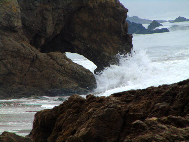 istock Rough Surf Along the Malibu Coastline 687388680