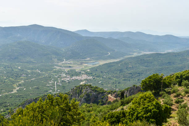 istock View of the mountains 687399492