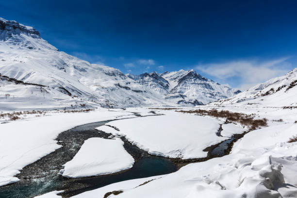 fully frozen pin valley fully frozen pin valley in winter, spiti, himachal pradesh, india lahaul and spiti district photos stock pictures, royalty-free photos & images