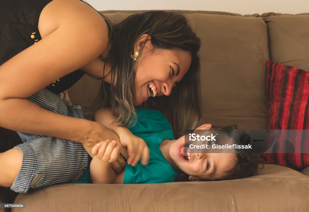 Lindo niño y su madre - Foto de stock de Madre libre de derechos