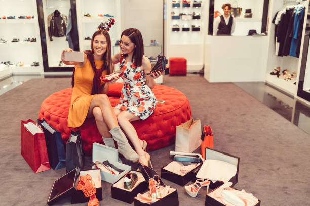 friends in the shoe store taking selfie - shoe women fashion shoe store imagens e fotografias de stock