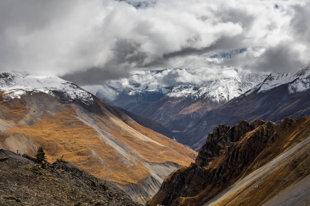 istock Valley on Annapurna circuit trek 687613984