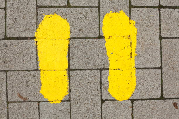 istock Bodenmarkierung Behindertenparkplatz 687634952