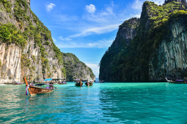 pileh lagoon en ko phi phi island - tailandia - phi fotografías e imágenes de stock