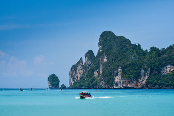 istock The beautiful view of Loh Dalum Bay in Phi Phi Island - Thailand 687657144