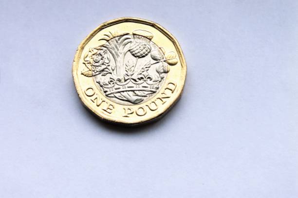 ポンドコイン新しいデザインデザインは、英国と英国全体で2017年3月に導入されました - one pound coin ストックフォトと画像