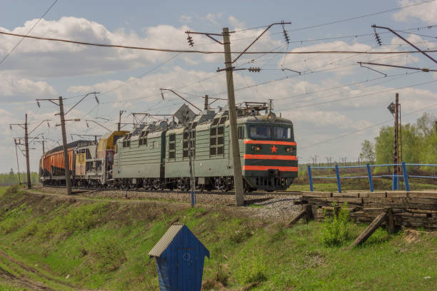 istock Green freight train transports cargo by rail 687714906
