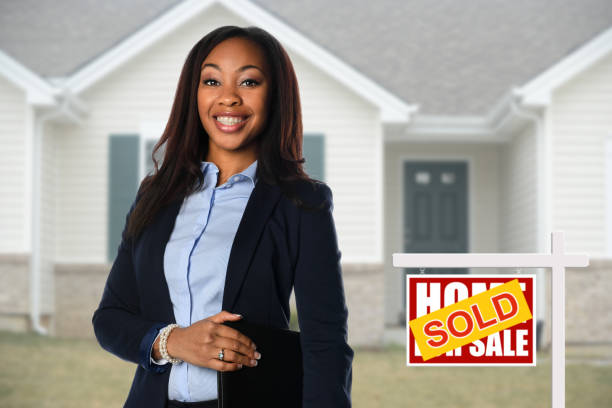 istock African american Agent in Front of House 687784414