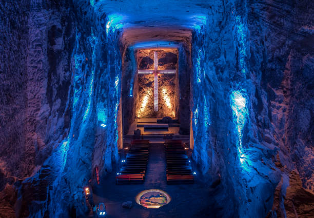 本堂地下の塩の大聖堂 - zipaquira、コロンビア - nave ストックフォトと画像