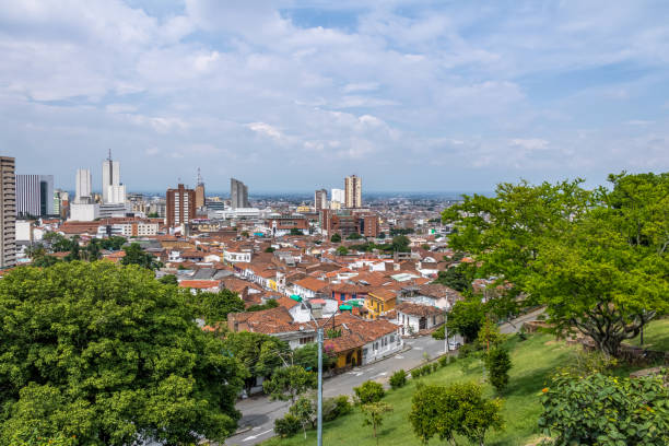 vista aérea de la ciudad de cali - cali, colombia - valle del cauca fotografías e imágenes de stock