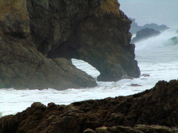 istock Rough Surf Along El Matador Beach 687824798