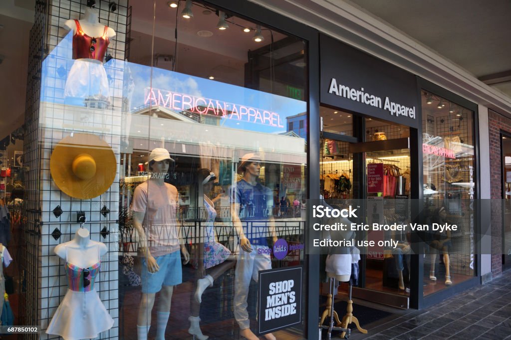 Tienda Moda De Ropa Americana En El Moana Center Foto de stock y banco imágenes de American Apparel - iStock