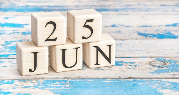 Photo libre de droit de Le 25 Juin Cubes En Bois Avec La Date Du ...