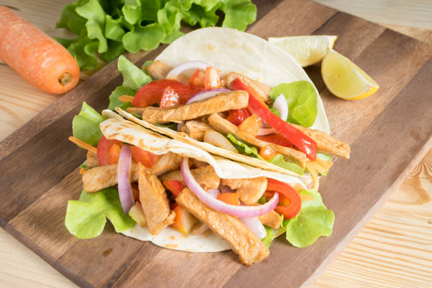 grilled meat with onion and bell peppers, tomato,lettuce and serve with flour tortilla on wooden board. - mexico chili pepper bell pepper pepper imagens e fotografias de stock