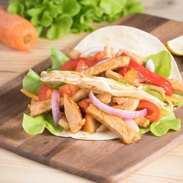 grilled meat with onion and bell peppers, tomato,lettuce and serve with flour tortilla on wooden board. - mexico chili pepper bell pepper pepper imagens e fotografias de stock