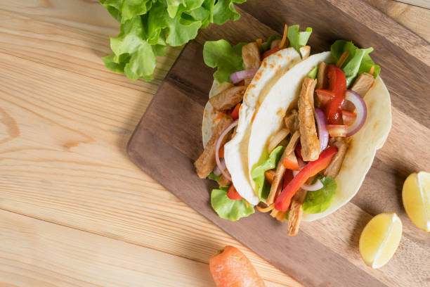 grilled meat with onion and bell peppers, tomato,lettuce and serve with flour tortilla on wooden board. - mexico chili pepper bell pepper pepper imagens e fotografias de stock