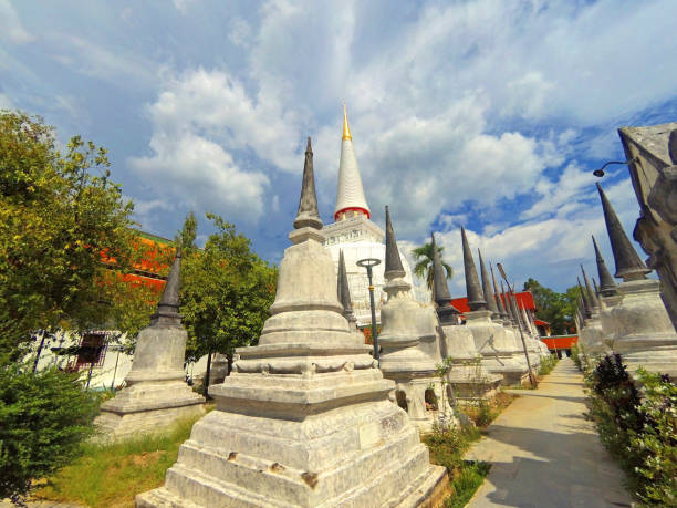 istock Wat Phra Mahathat Woramahawihan 687889530