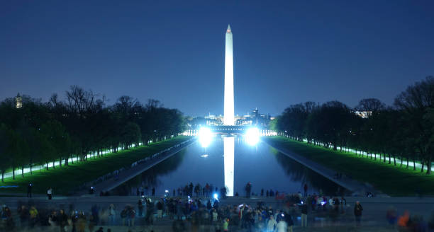 istock The Reflecting Pool in Washington by night - view from Lincoln Memorial 687939692