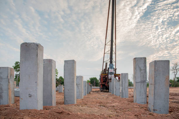 pila di guida cantiere nessun corpo - precast foto e immagini stock