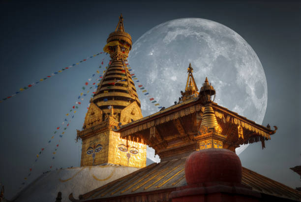 сваямбхунат ступа - bodnath stupa kathmandu stupa flag стоковые фото и изображения