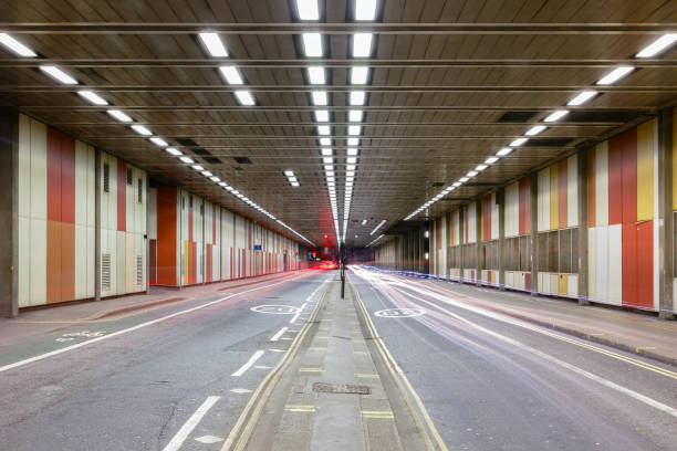 beech street tunnel in london - london england vanishing point underground diminishing perspective stock-fotos und bilder