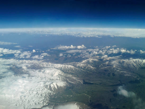 stratosphere of planet earth above clouds - cloud cloudscape stratosphere above imagens e fotografias de stock